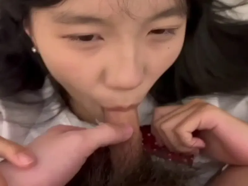 Em loli dễ thương mút cậu bé biến em thành con em đào dâm dục p2